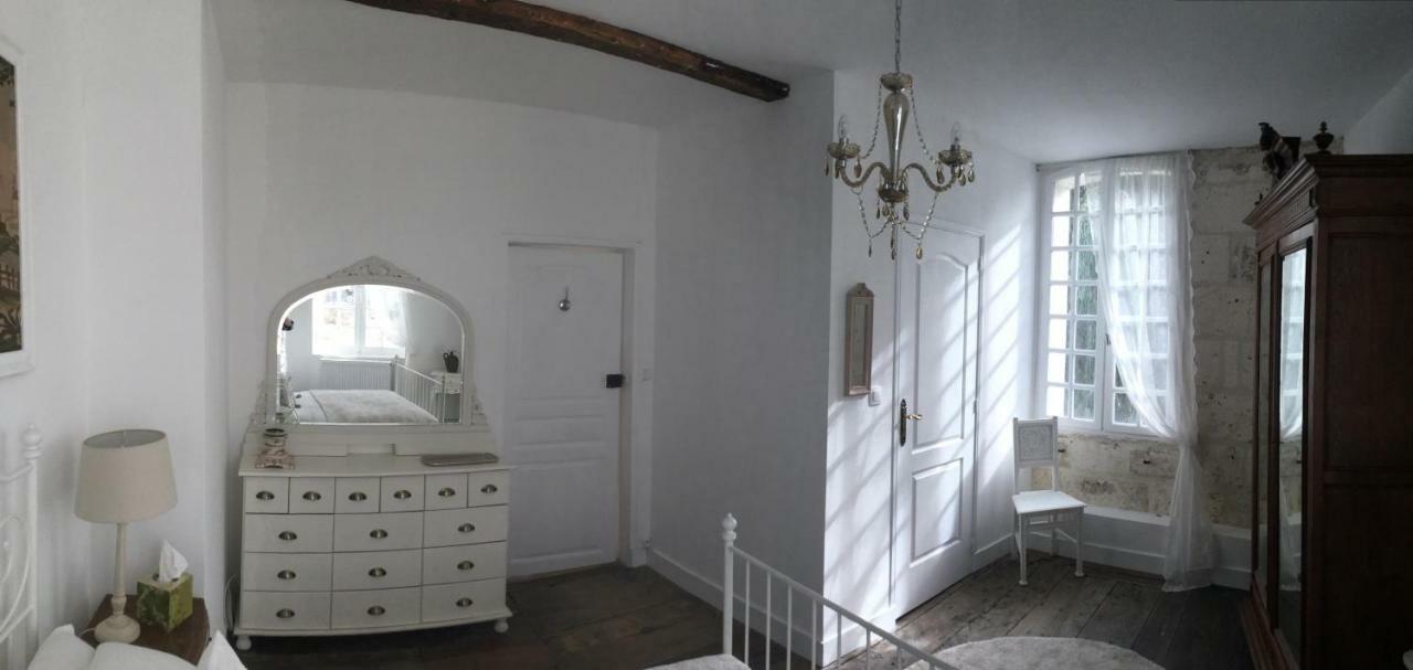 La Maison Du Pont La Rochebeaucourt-et-Argentine Eksteriør billede